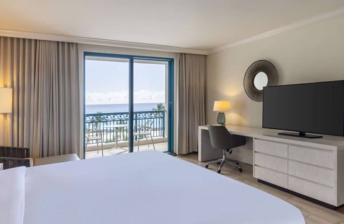 Garrison Historic Area Hotel | Premium Ocean View 1 King Bed