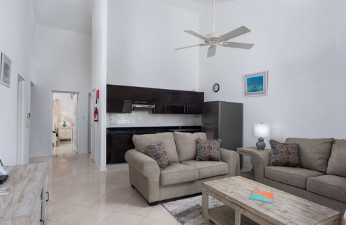 Weston Apartment | Private Condo, Sea View & Walk To The Beach!