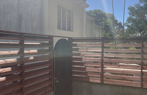 Christie Apartment | Private Garden Apartment in Warrens