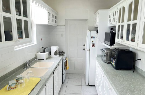 Saint Matthias Apartment | Queen Of Hearts - 5minutes walk to beautiful beaches