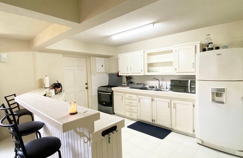 White Hill Apartment | Quiet 2 Bedroom Country Apartment