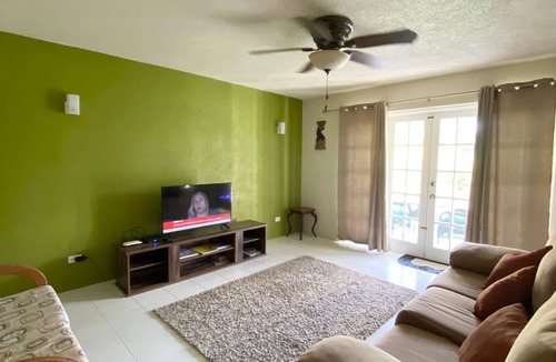 White Hill Apartment | Quiet 2 Bedroom Country Apartment