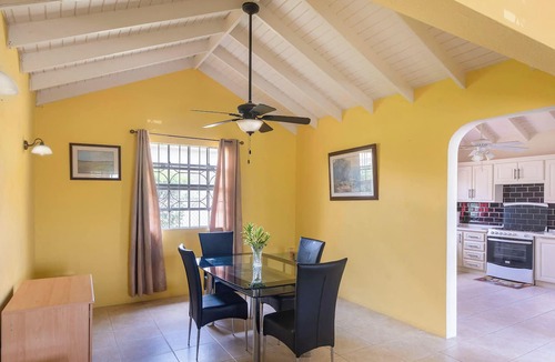 Ruby House | Quiet Garden Stay with Cabana Lounge & Near Beach