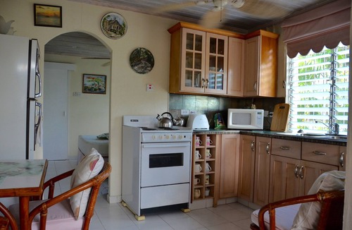 Lascelles Apartment | Quiet, Ground Floor, Air Conditioned Apartment - 35 Meters To The Beach