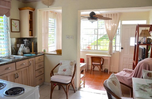 Lascelles Apartment | Quiet, Ground Floor, Air Conditioned Apartment - 35 Meters To The Beach