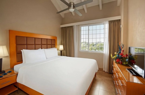 Saint Lawrence House | Quiet & Peaceful Stay! Relaxing Room w/ Fantastic View, Outdoor Pool