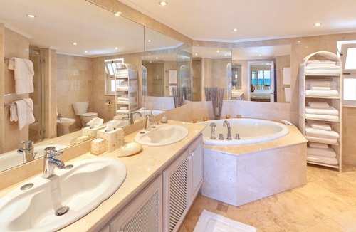 Reeds Bay Villa | Reeds Penthouse #12 - Amazing 3 Bedroom Villa on the cusp of Reeds Bay.