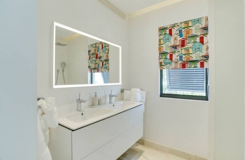 Prospect House | Reigate Villa by The Villa Life