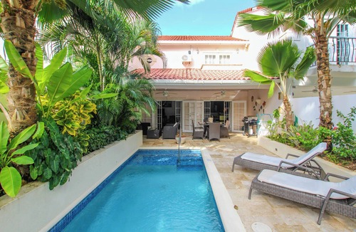Porters House | Relax Poolside At This Stylish Townhouse - Porters Gate 24