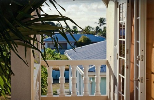 Atlantic Shores Apartment | Relaxing, Amazing beach, pool, Cheap cars, quiet area, surfers paradise 3