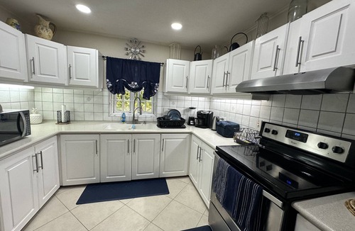 Marine Gardens Condo | Relaxing South Coast Vacation Rental Steps from Beaches and Boardwalk