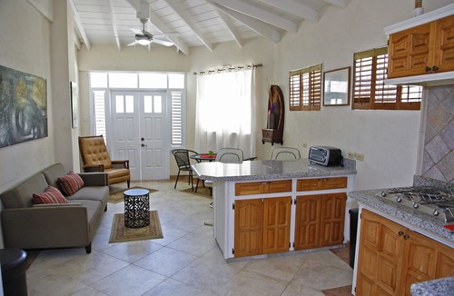 Holder's Hill Apartment | Robin's Nest - Great Value! St. James Apt. on West Coast