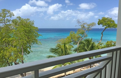 Old Trees Bay Apartment | Romantic Beachfront Condo - Waterside 402
