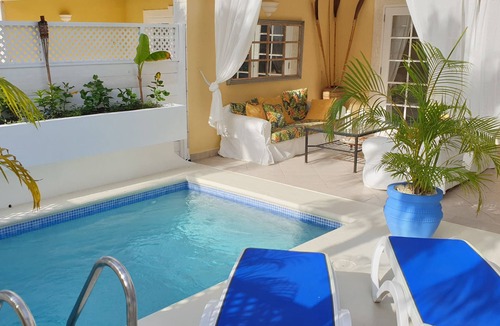 Porters House | Romantic villa - free beach club access - own pool