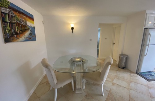 Porters House | Roomy Lower 3 Bedroom West Coast Property with Pool