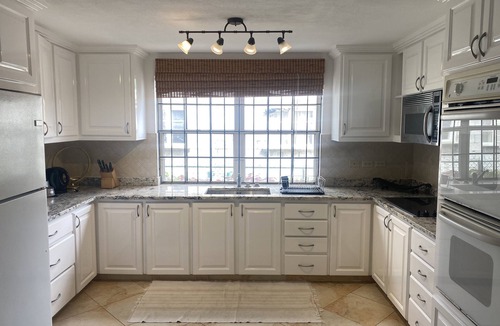 Porters House | Roomy Lower 3 Bedroom West Coast Property with Pool