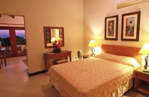 Retreat Hotel | Scenic Maynards Stay | Farley Hill National Park - 4 Miles | 3 Suites
