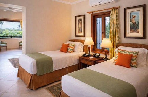 Retreat Hotel | Scenic Maynards Stay | Farley Hill National Park - 4 Miles | 3 Suites