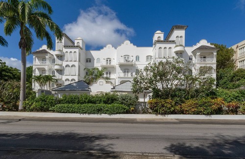 Old Trees Bay Apartment | Sea Breeze, 204 Old Trees, Paynes Bay, Barbados 3 Bed Luxury Beach Apartment