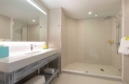 West Coast Hotel | Sea Breeze Beach House All Inclusive by Ocean Htls