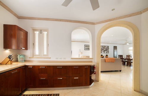 Little Battaleys House | Sea-renity, 5 minutes walk to Mullins Beach. Battaleys Mews estate.
