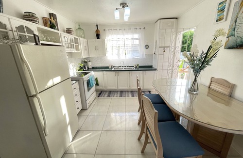Enterprise Apartment | Sea Rocks Beach Apartments - Lovely 2 Bedroom Unit