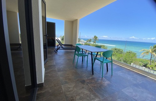Oistins Apartment | Seaside apartment with a view