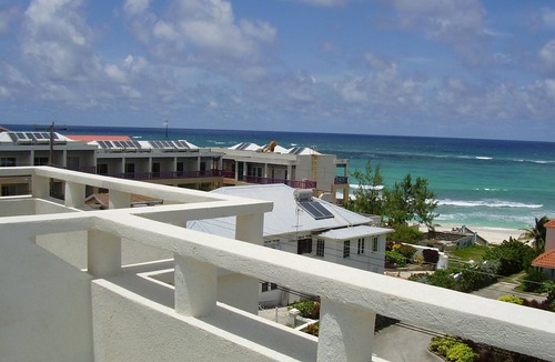 Silver Sands Apartment | SEAWINDS. Economical Accommodation - Two minute walk from the beach.