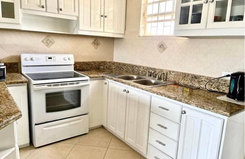 Graeme Hall Park Condo | Seawinds - Perfect beachside location for a relaxing getaway on the South coast