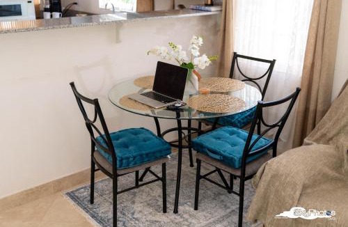 Charnocks House | Serendipity in The Villages