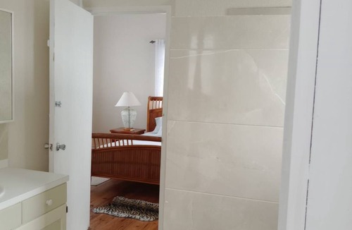 Rockley Apartment | Serene 2-Bedroom Apartment in Rockley – 5 Minute Walk to the Beach