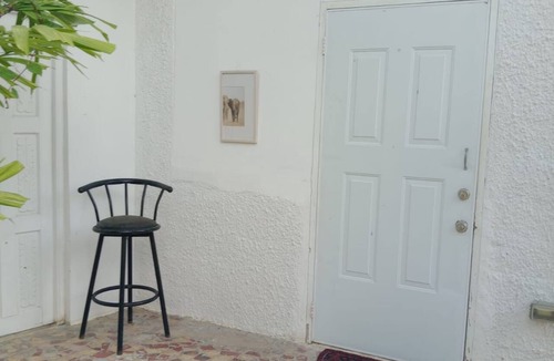 Rockley Apartment | Serene 2-Bedroom Apartment in Rockley – 5 Minute Walk to the Beach