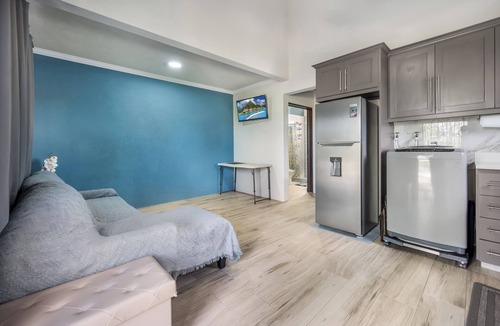 Kent Apartment | Serene Escape - Central & Modern with AC