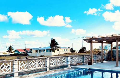 Harrismith House | Serenity by the Sea: Ocean Front Villa with Pool