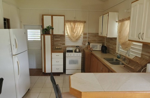 Merlin Bay Apartment | Shalom Apt. Cozy space close to beach, restaurant, bus, nightlife