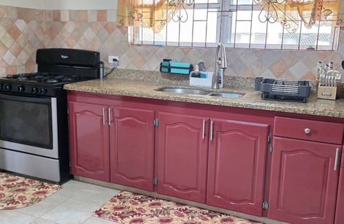 Frere Pilgrim House | Shavaz Paradize Luxury 2BR 2.5BA Home with Private Parking, AC, Beaches, WIFI