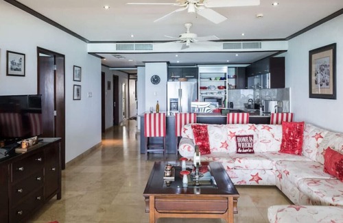 Old Trees Bay Apartment | Shutters · Coral Reef Luxury Beachfront Villa