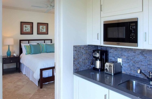 Bowling Alley Hill Villa | Six Bedroom Villa with views of Golf Course