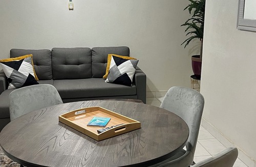 Below Rock Apartment | South Coast Vibes – 2 Bedroom, 1 Bathroom Self-Contained Basement Apartment