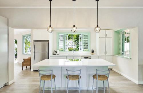 Mullins Beach House | Southwinds Beach House is a 3 bedroom with exquisite sea views