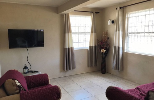 Silver Sands Apartment | Spacious, 1 bedroom apt with AC & WI FI, in Ch. Ch. on public transport route.