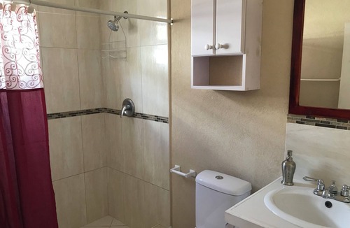 Silver Sands Apartment | Spacious, 1 bedroom apt with AC & WI FI, in Ch. Ch. on public transport route.