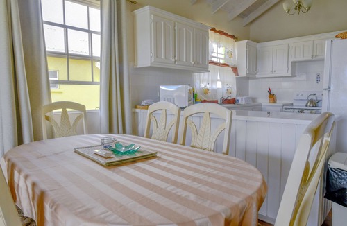 Prospect Apartment | Spacious 3 Bedroom Apartment with pool on West Coast near Beach, UWI and Shops.