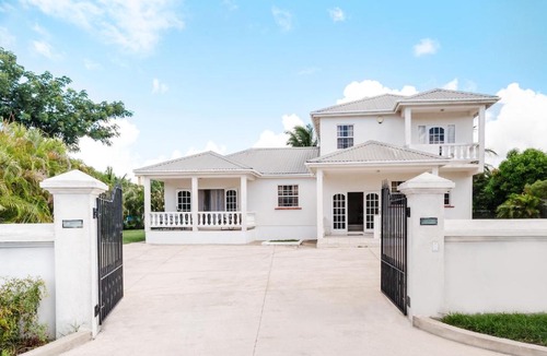 Graeme Hall Park House | Spacious 3 bedroom holiday home, perfect getaway
