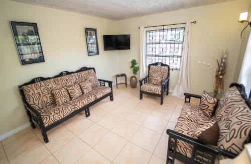 Regency Park House | Spacious 3-Bedroom Home - Regency Park