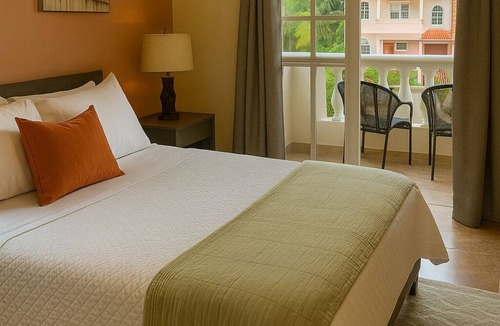 Clermont House | Spacious 7-bedroom estate in pleasant Saint James with AC