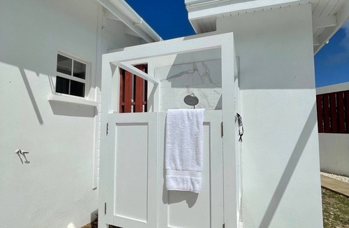 Work Hall House | Spacious and quiet home w/pool - 5 minutes to the beach