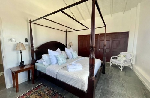 Work Hall House | Spacious and quiet home w/pool - 5 minutes to the beach