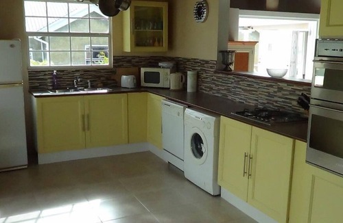 Warleigh House | Spacious Bungalow with Private Pool.