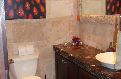 Old Trees Bay Condo | SPACIOUS CORNER UNIT ON GROUND FLOOR